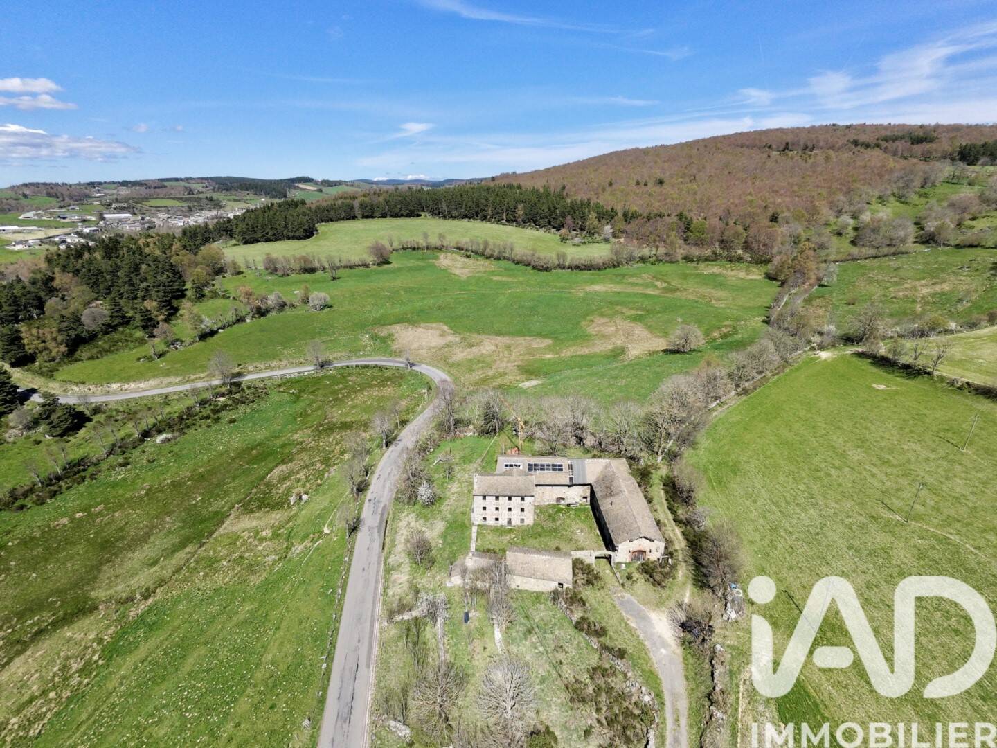 Maison 13 pièces 521 m² · à Monts-de-Randon · 521 m² · 254 000 €