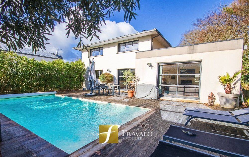 Maison 6 pièces 156 m² · à Ploeren · 156 m² · 721 000 €