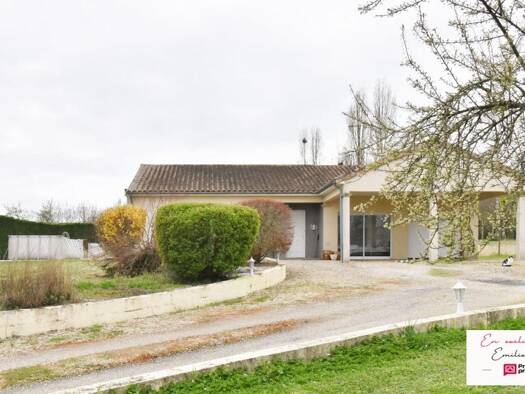 Maison de plain-pied à vendre 188 300 € 6 pièces 4 chambres 147 m² 2 753 m² de terrain Massais 79150