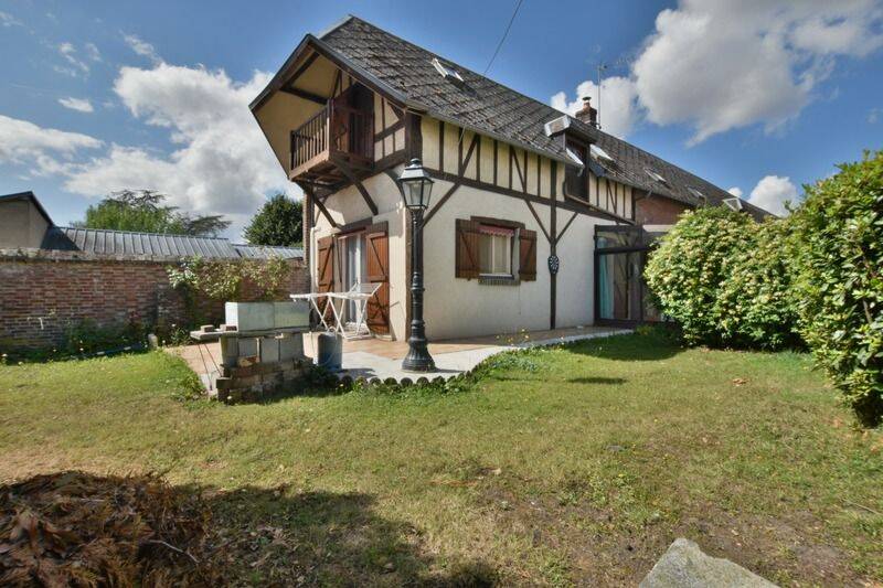 Maison 7 pièces 151 m² · à Beaumont-le-Roger · 151 m² · 185 000 €