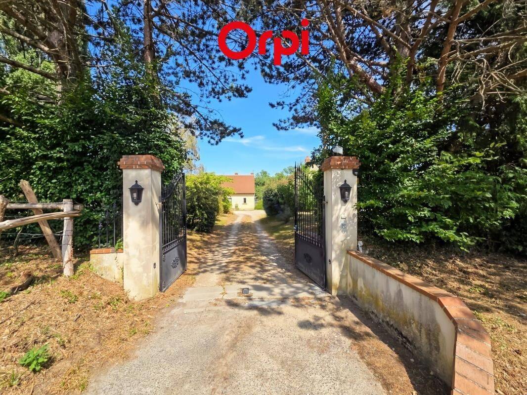 Maison 7 pièces 330 m² · à Préval · 330 m² · 358 700 €