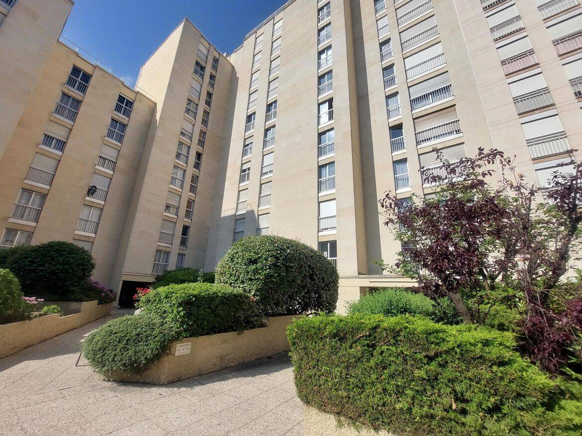 Appartement 1 pièce 28 m² · à Bourg-la-Reine · 27,6 m² · 182 000 €
