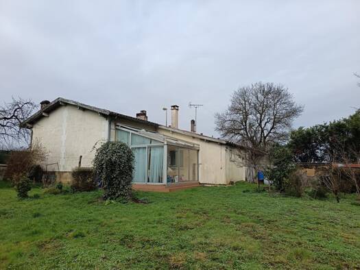 Maison de plain-pied à vendre 88 000 € 3 pièces 2 chambres 77 m² 1 050 m² de terrain Crouin Cognac 16100