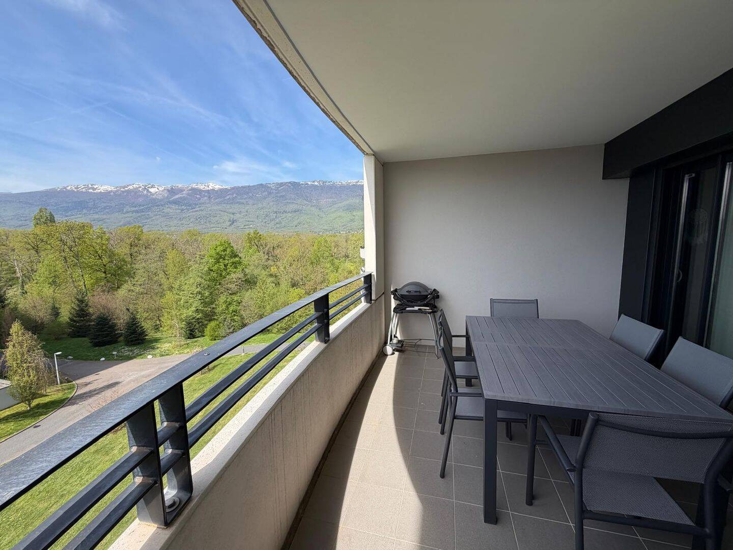Appartement 4 pièces 133 m² · à Saint-Genis-Pouilly · 133 m² · 645 000 €