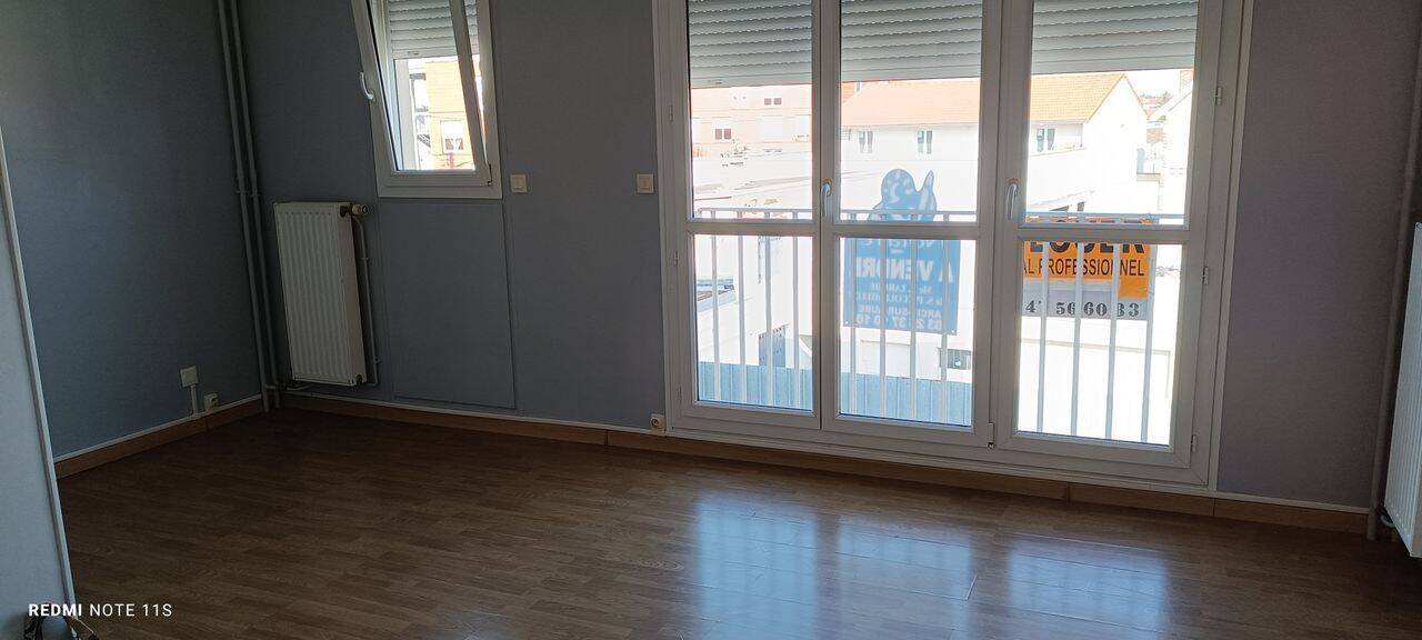 Appartement 1 pièce 27 m² · à Saint-Julien-les-Villas · 27 m² · 420 €