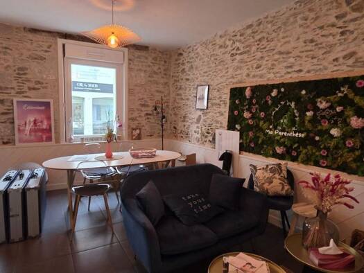 Boutique à vendre 526 000 € 1 pièce 240 m² de surface de vente Nord Basse-Goulaine 44115