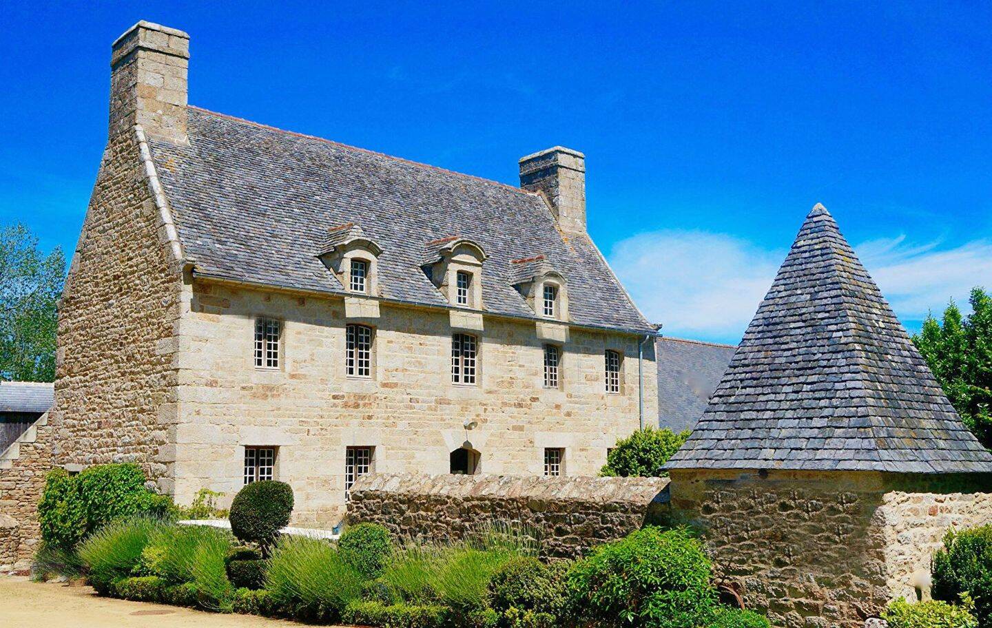 Maison 14 pièces 450 m² · à Ploumilliau · 450 m² · 1 570 000 €