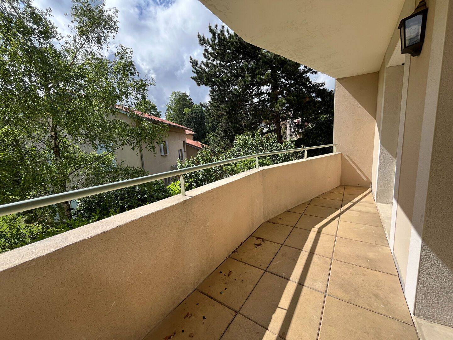 Appartement 3 pièces 95 m² · à Saint-Cyr-au-Mont-d'Or · 95,5 m² · 1 497 €/mois