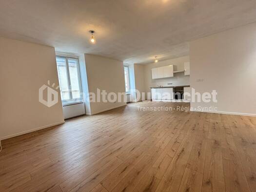 Appartement à louer 575 € 4 pièces 3 chambres 84 m² Étage 2/3 Régny 42630