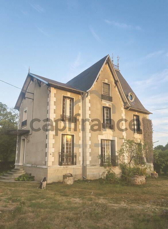Maison 8 pièces 160 m² · à Chéniers · 160 m² · 249 000 €