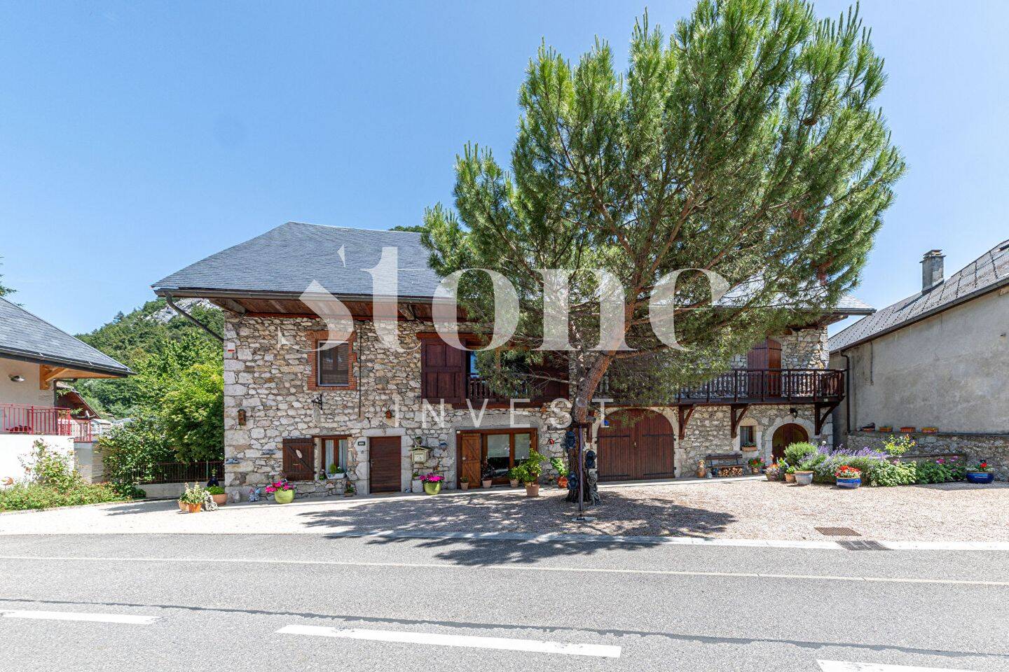 Maison 11 pièces 183 m² · à La Balme-de-Sillingy · 182,5 m² · 798 000 €