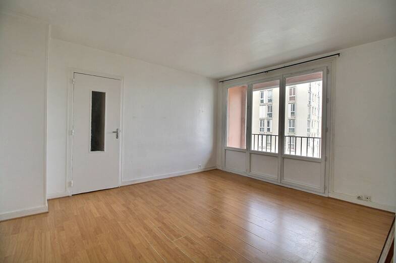 Appartement à vendre 199 000 € 2 pièces 1 chambre 38 m² Sous le toit, Étage 4/4 Agent Sarre-Centre-Les Vallées-La Garenne Colombes 92700