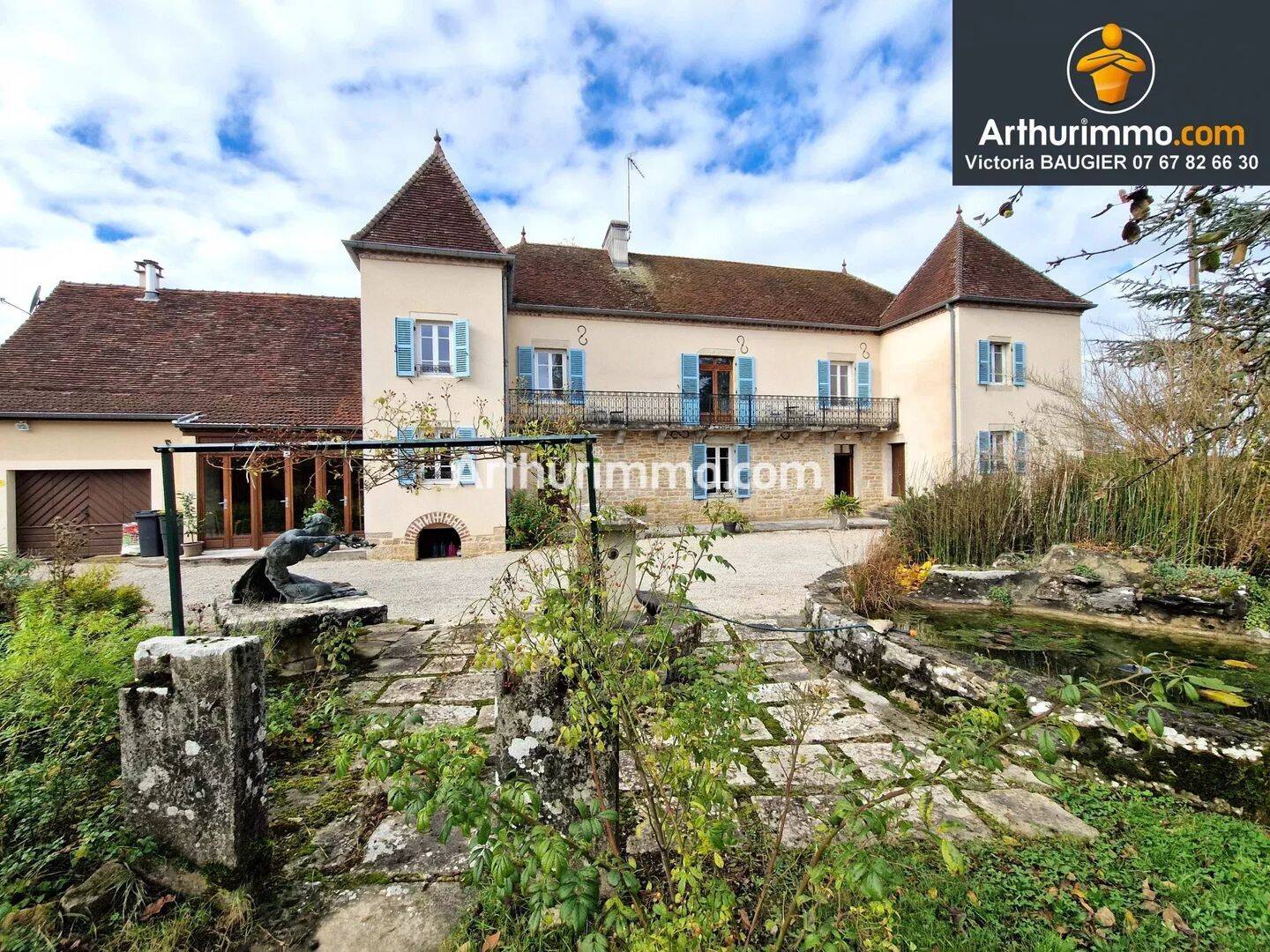 Maison 10 pièces 252 m² · à Savigny-en-Revermont · 252 m² · 440 000 €