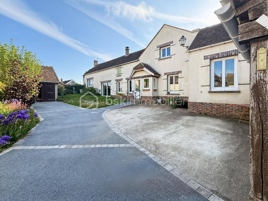 Maison 7 pièces 163 m² · à Villeblevin · 163 m² · 242 000 €