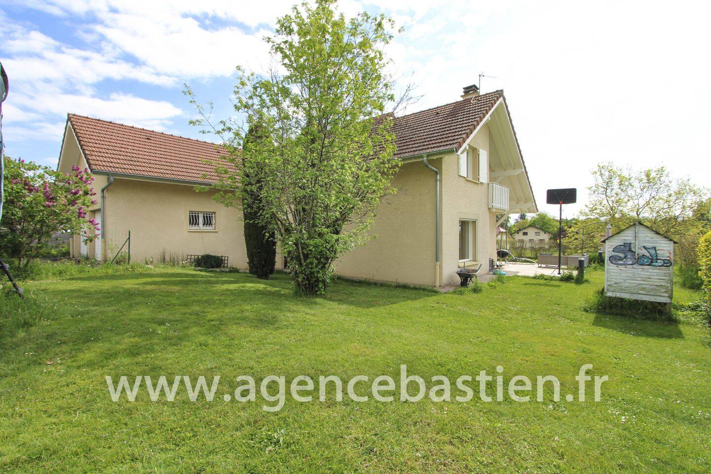 Maison 6 pièces 242 m² · à Grilly · 241,9 m² · 899 000 €