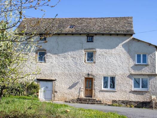 Maison à vendre 148 400 € 5 pièces 4 chambres 100 m² 483 m² de terrain Quins 12800