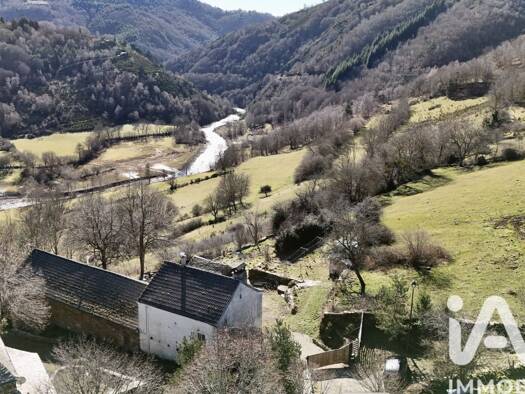 Maison à vendre 208 000 € 8 pièces 2 chambres 75 m² 1 435 m² de terrain Maurines 15110