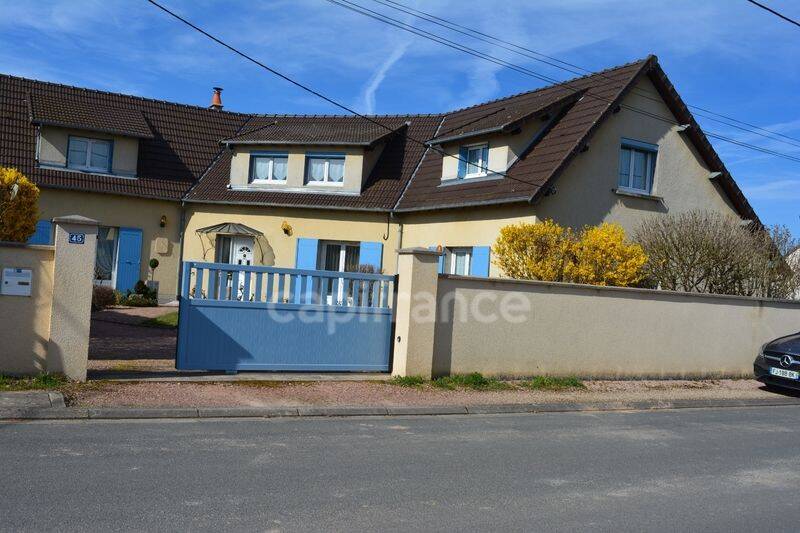 Maison 8 pièces 262 m² · à Cuffy · 262 m² · 328 500 €