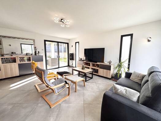 Maison de plain-pied à vendre 489 000 € 6 pièces 3 chambres 147 m² 818 m² de terrain Centre-Saint Germain-Vareilles Ambérieu-en-Bugey 01500