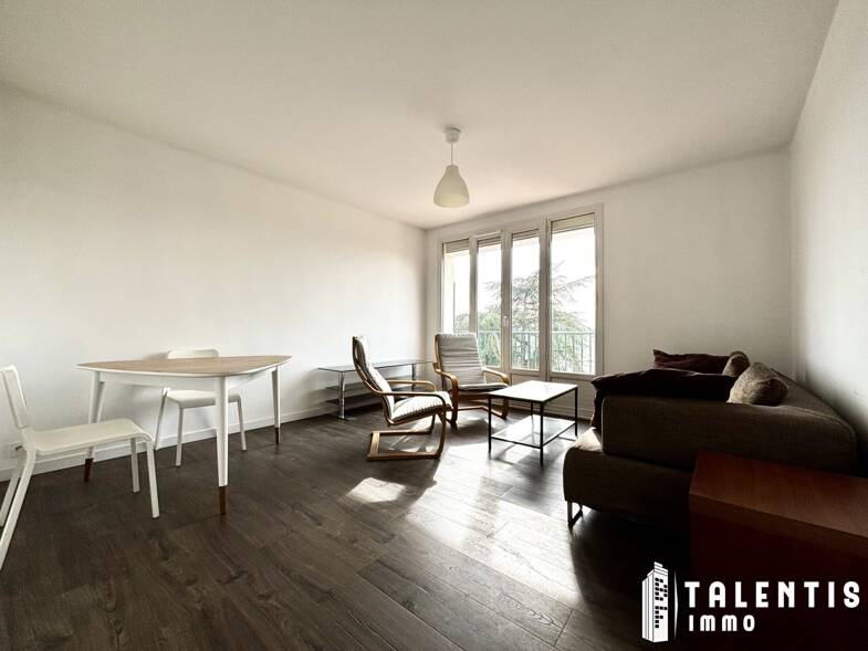 Appartement à louer 1 359 € 4 pièces 3 chambres 70,6 m² Sous le toit, Étage 5/5 Rond-point route de Paris Nantes 44000
