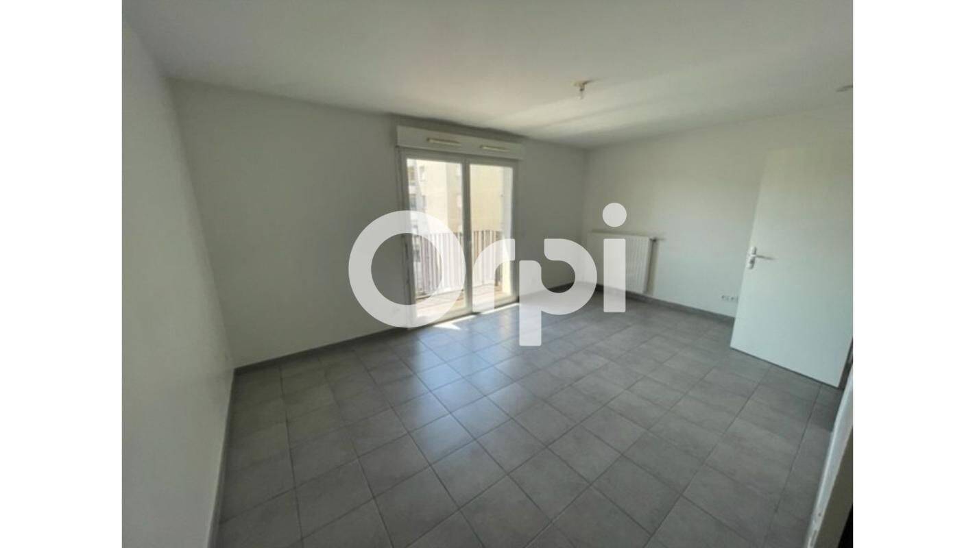 Appartement 1 pièce 29 m² · à Bron · 28,8 m² · 105 000 €