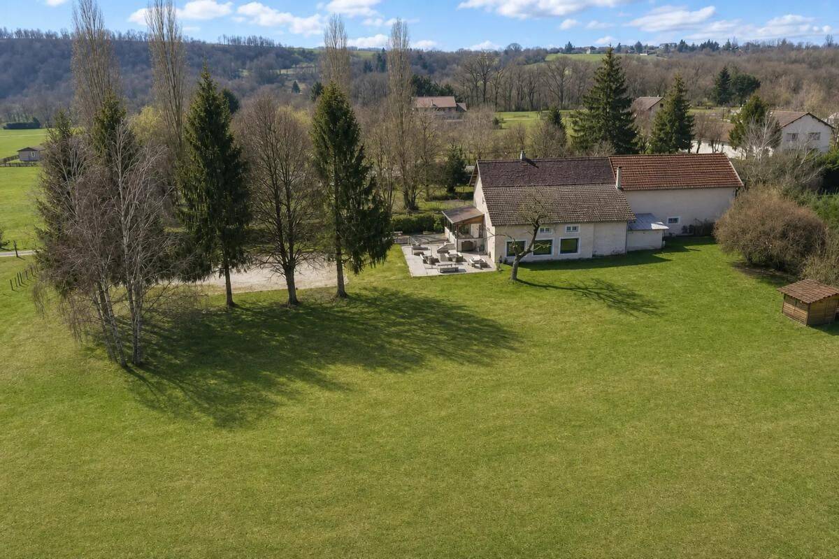 Maison 10 pièces 350 m² · à Les Abrets en Dauphiné · 350 m² · 499 000 €