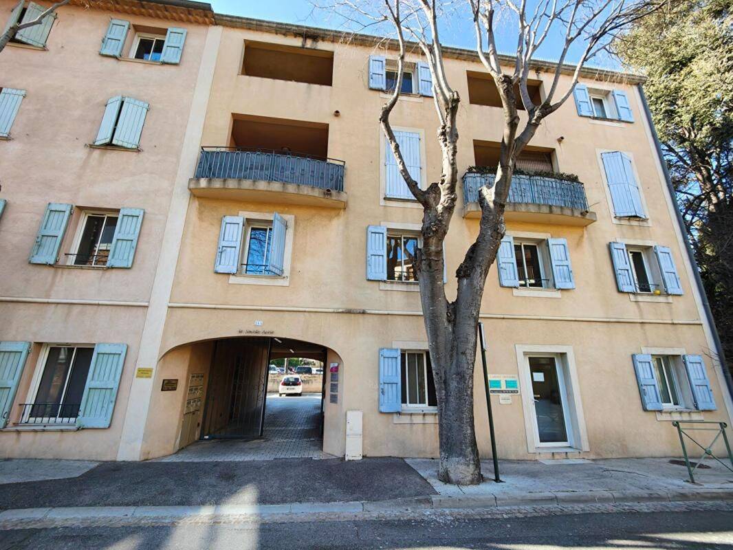 Appartement 3 pièces 67 m² · à Le Beausset · 67 m² · 945 €
