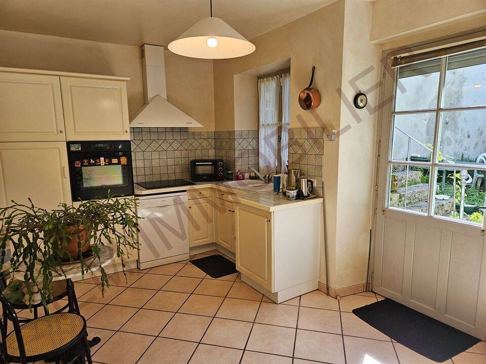 Maison 6 pièces 167 m² · à L'Isle-sur-Serein · 167 m² · 231 000 €