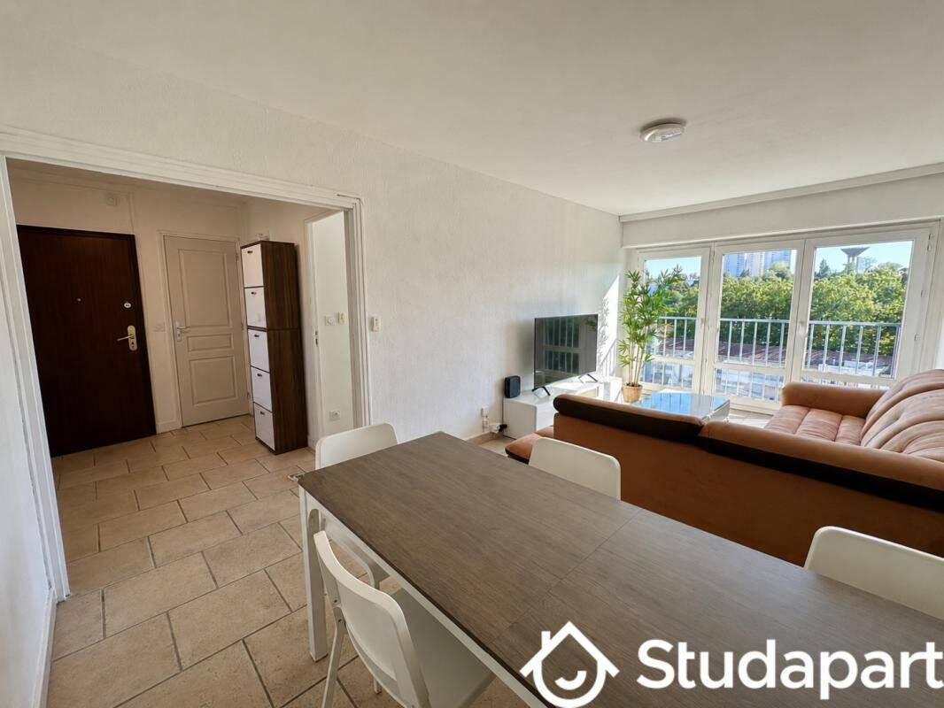 1 pièce 10 m² · à Vénissieux · 10 m² · 550 €/mois