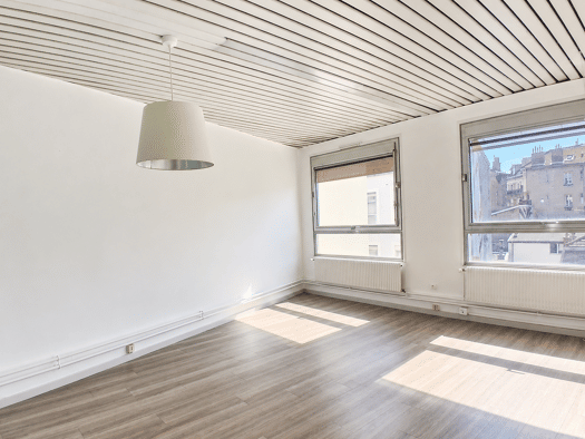 Espace bureau à vendre 185 000 € 99 m² de bureaux Championnet-Caserne de Bonne Grenoble 38000