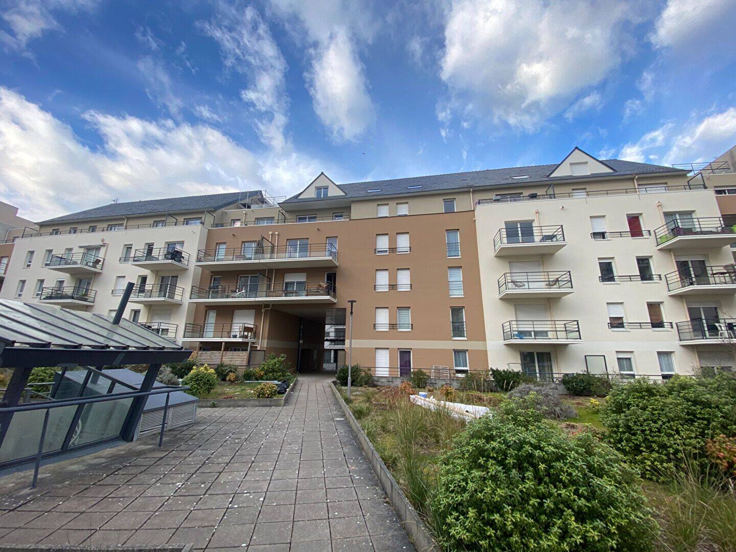 Appartement 3 pièces 76 m² · à Angers · 75,7 m² · 890 €