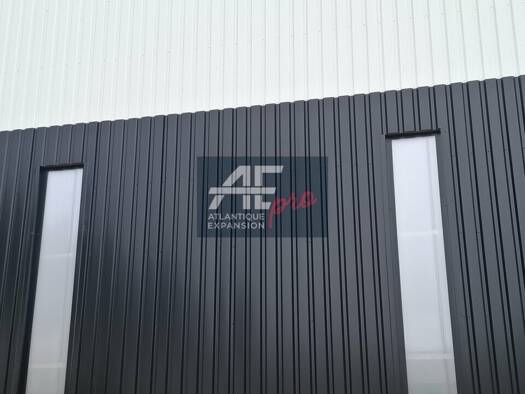 Local d'activités à louer 4 225 € 450 m² d'espace de stockage Brais Saint-Nazaire 44600