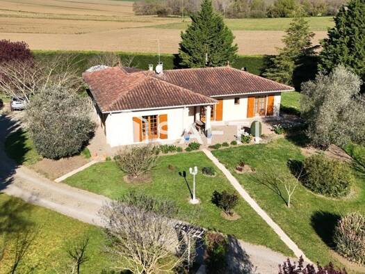 Maison de plain-pied à vendre 273 000 € 4 pièces 3 chambres 136 m² 4 929 m² de terrain Calignac 47600