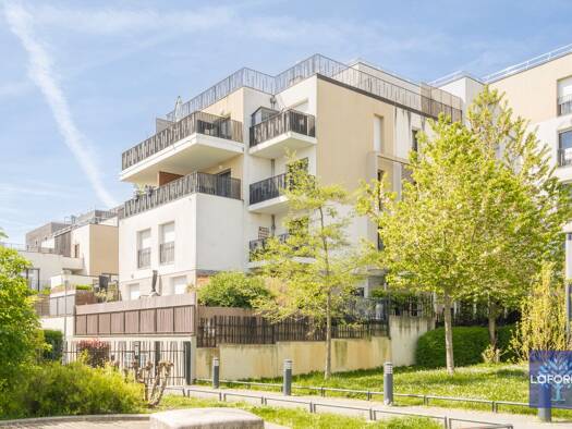 Appartement à vendre 250 000 € 4 pièces 3 chambres 77 m² Étage 2/5 Canal-Zone Industrielle Les Pavillons-sous-Bois 93320