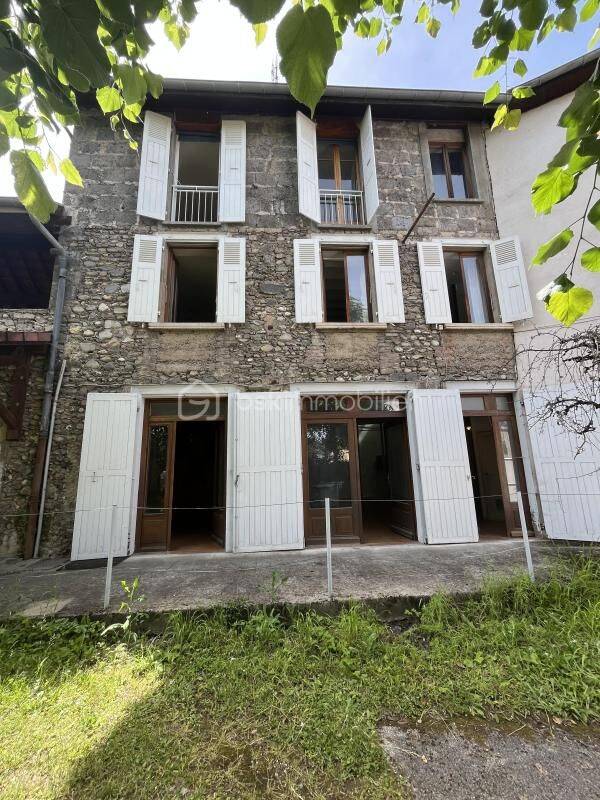 Appartement 4 pièces 109 m² · à Renage · 109 m² · 142 000 €