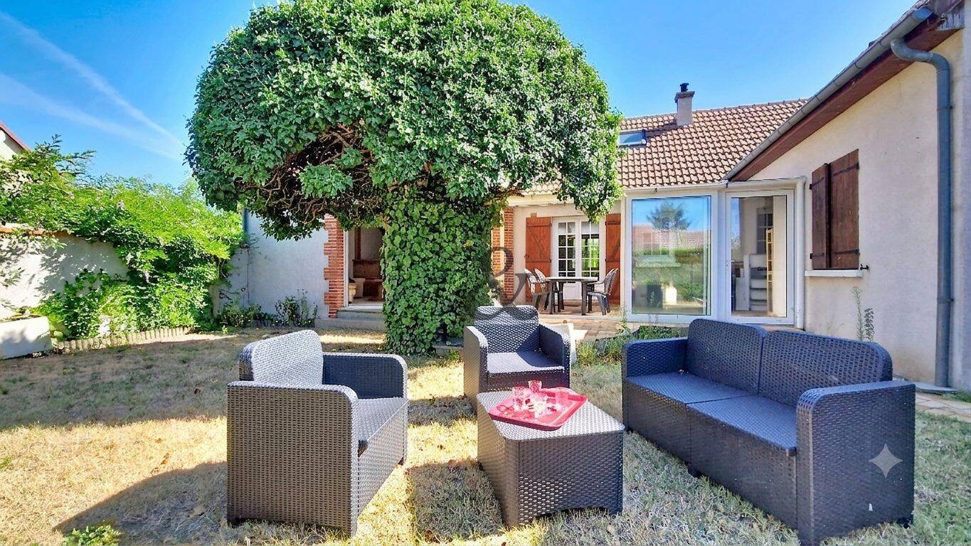 Maison 7 pièces 176 m² · à Montlivault · 176 m² · 225 000 €