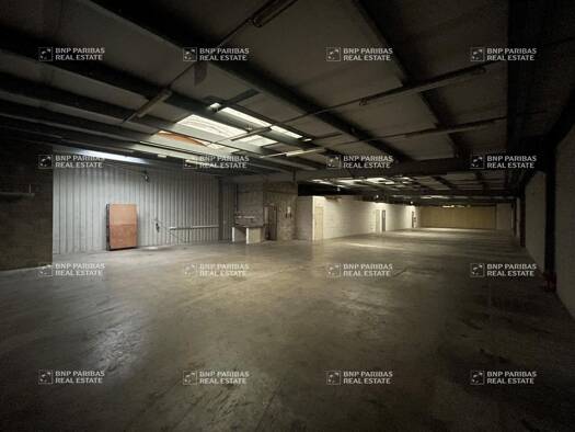 Local d'activités à louer 8 283 € 1 420 m² d'espace de stockage Bazainville 78550