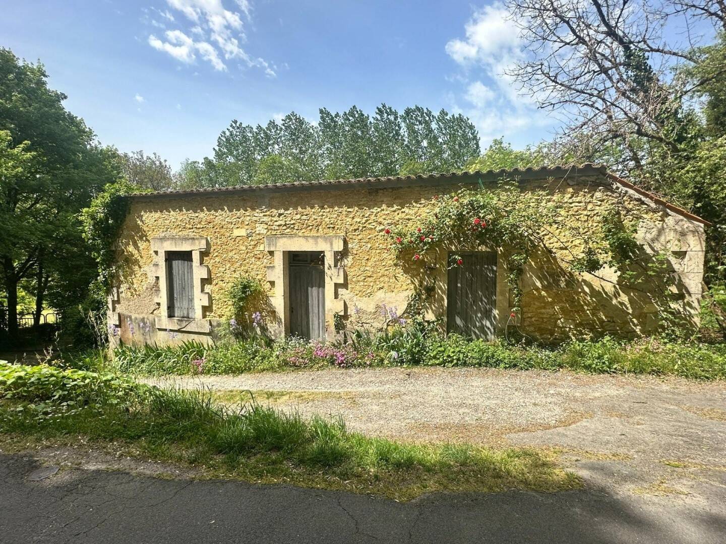 Maison 2 pièces 110 m² · à Saint-Sauvant · 110 m² · 75 000 €
