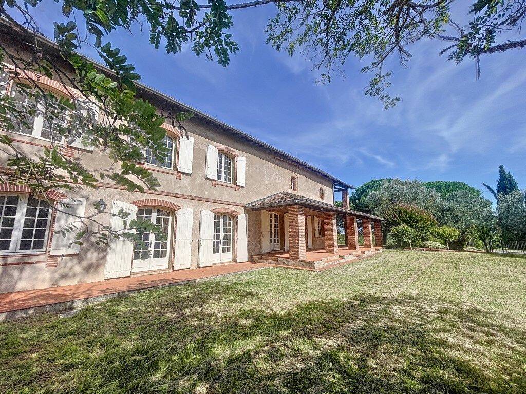 Maison 12 pièces 525 m² · à Lavaur · 525 m² · 598 000 €