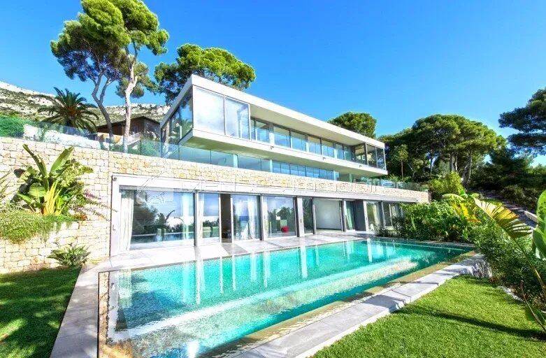 Maison 8 pièces 380 m² · à Cap-d'Ail · 380 m² · 25 000 €