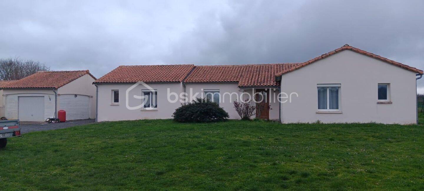Maison 7 pièces 151 m² · à Champagné-le-Sec · 151 m² · 184 000 €