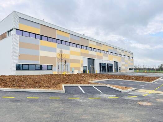 Local d'activités à louer 66 930 € 4 684 m² d'espace de stockage Sud Plaisir 78370