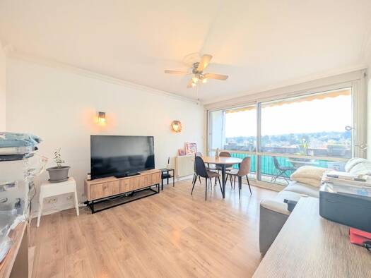 Appartement à vendre 229 000 € 4 pièces 3 chambres 73 m² Étage 5/8 Champlong Saint-Genis-Laval 69230