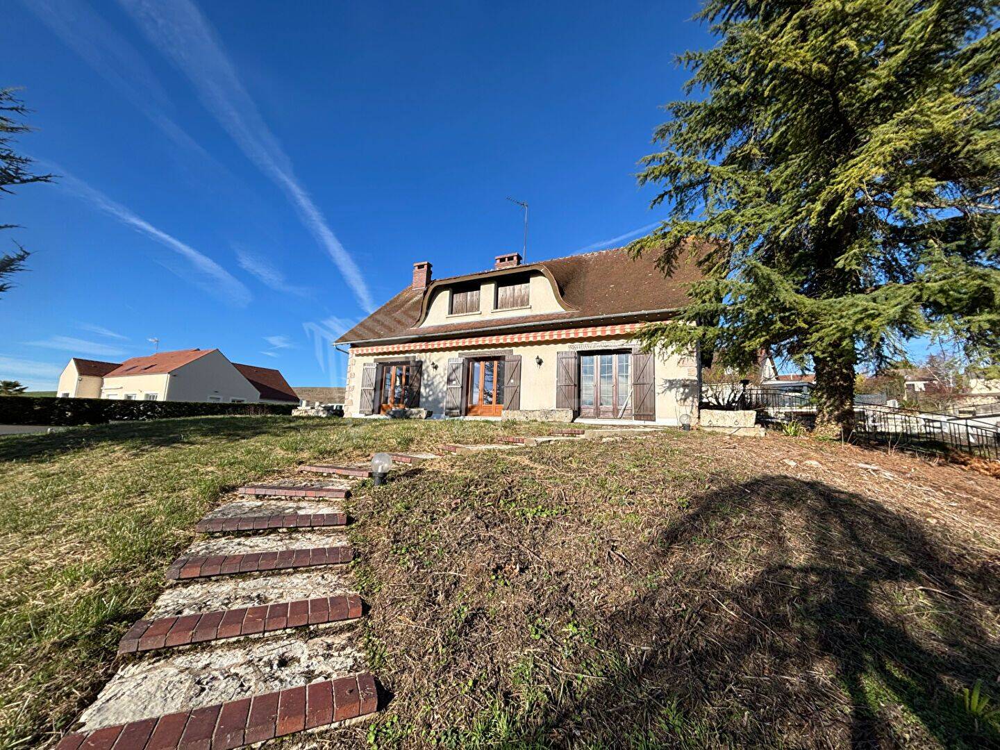 Maison 5 pièces 183 m² · à Saint-Bris-le-Vineux · 183 m² · 219 900 €