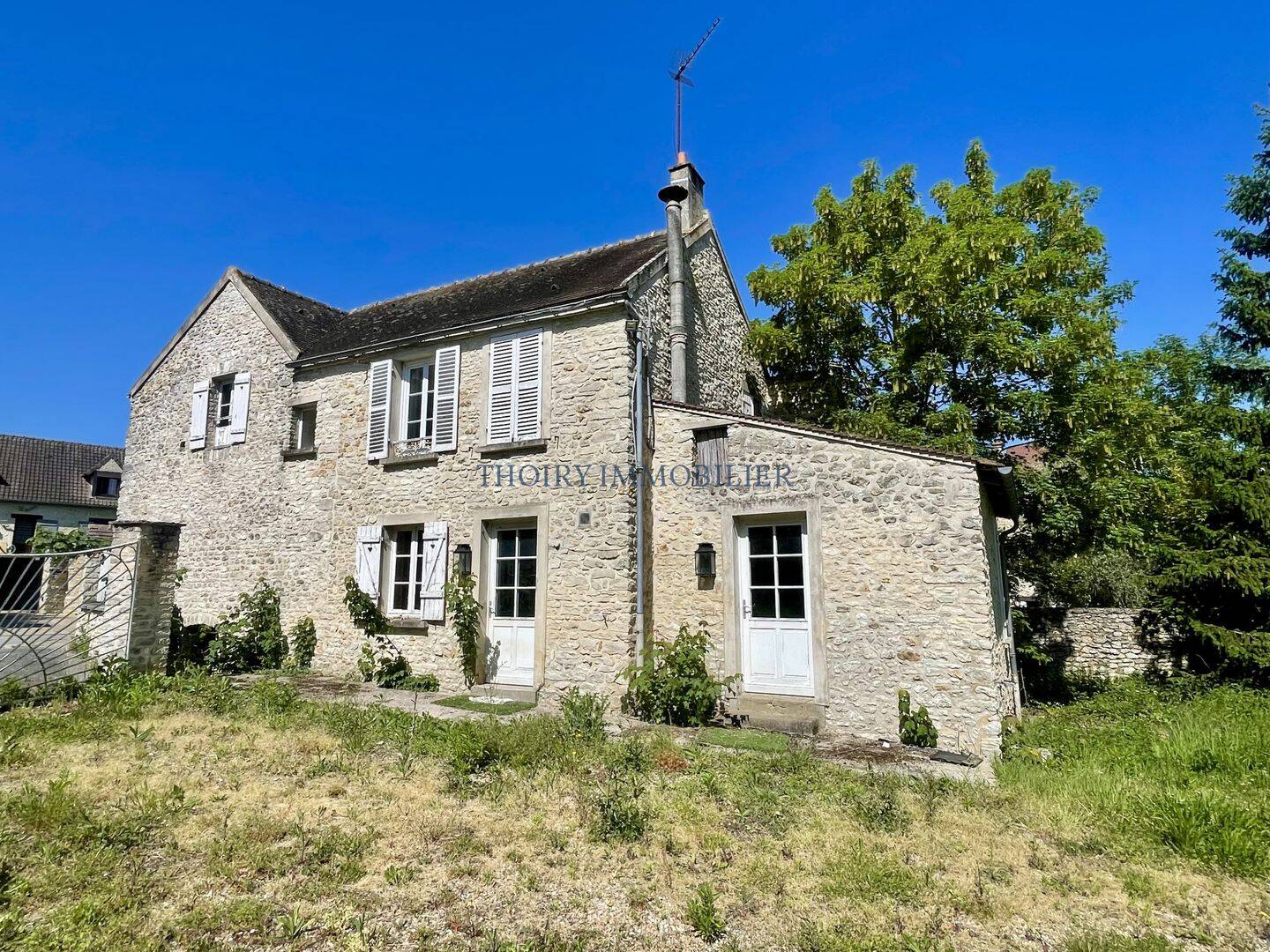Maison 6 pièces 400 m² · à Thoiry · 400 m² · 595 000 €