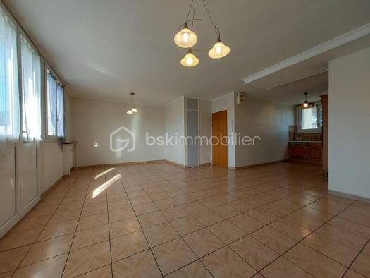 Appartement à vendre 90 000 € 4 pièces 2 chambres 70 m² Étage 1/4 La Boucle Clermont-Ferrand 63100