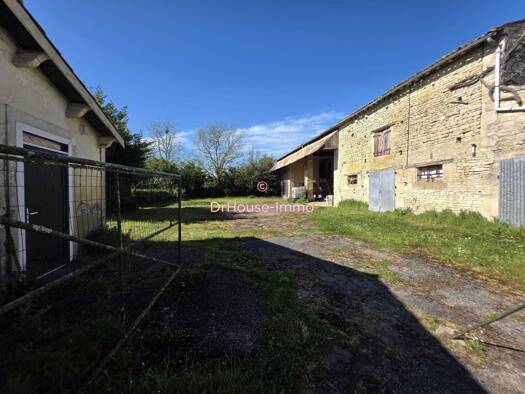 Maison à vendre 238 000 € 6 pièces 4 chambres 137 m² 1 760 m² de terrain La Grève-sur-Mignon 17170