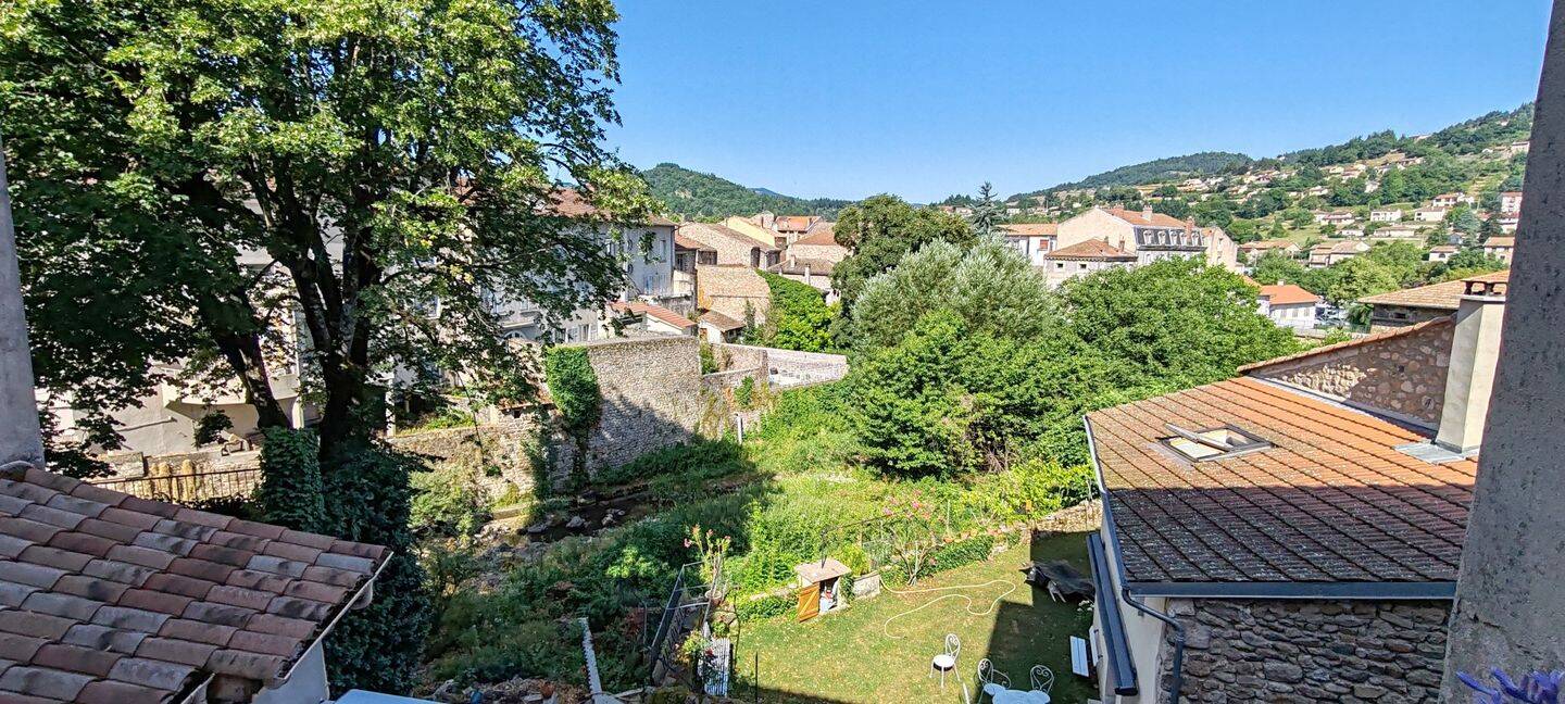 Appartement 6 pièces 141 m² · à Lamastre · 141 m² · 140 000 €