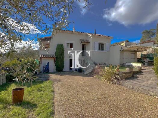 Maison de plain-pied à vendre 350 000 € 9 pièces 5 chambres 223 m² 1 049 m² de terrain Saint-Ambroix 30500