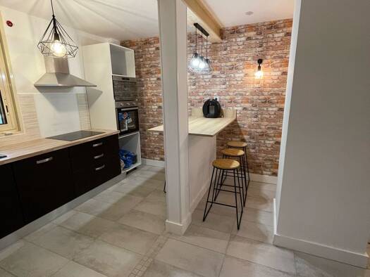 Appartement à louer 400 € 6 pièces 5 chambres 98 m² Pentagone La Roche-sur-Yon 85000